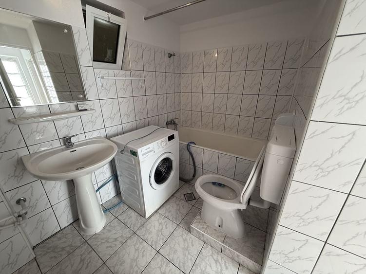 Casă cu 4 camere în Tătărani