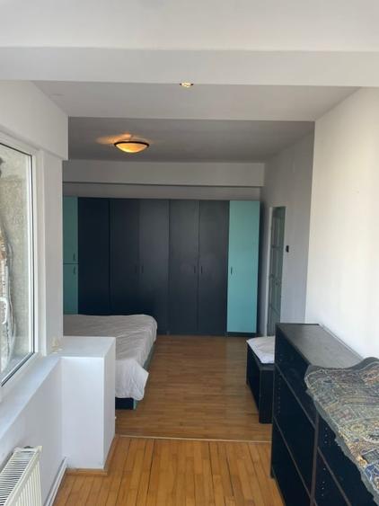 Apartament cu 4 camere decomandat, mobilat în Central