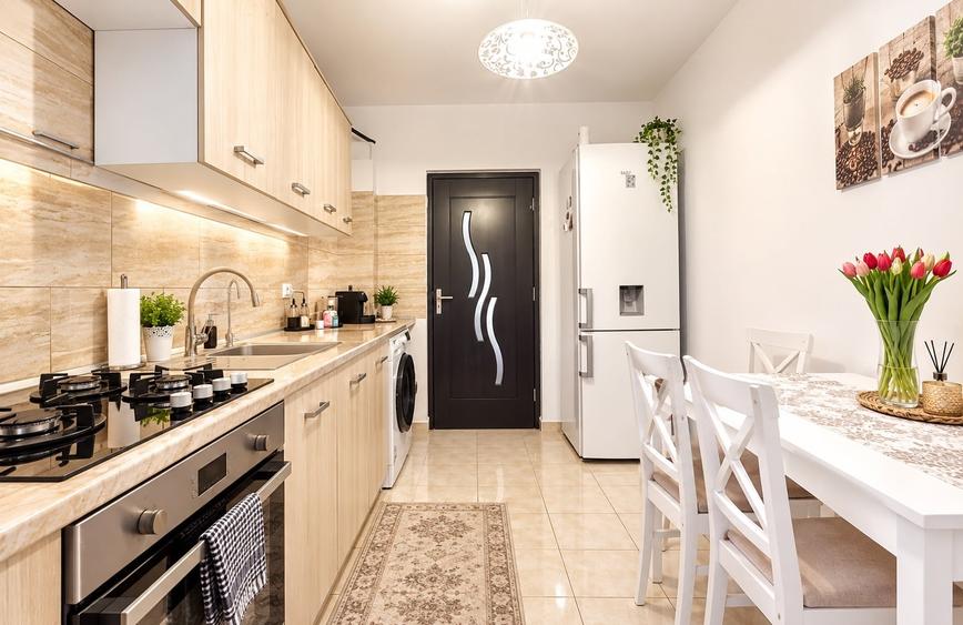 Apartament cu 3 camere decomandat în Rediu