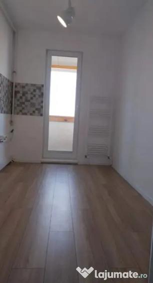 Apartament cu 2 camere decomandat în Florilor