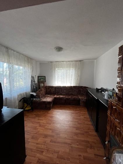 Casă individuală cu 5 camere cu Canalizare în Priseaca