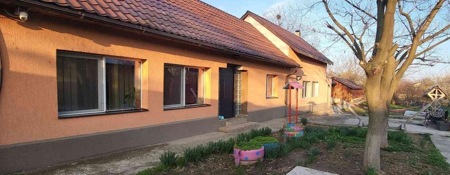 Casă cu 4 camere cu Teren 1000 Mp în Central
