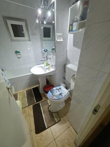 Apartament cu 3 camere decomandat în Sineasca