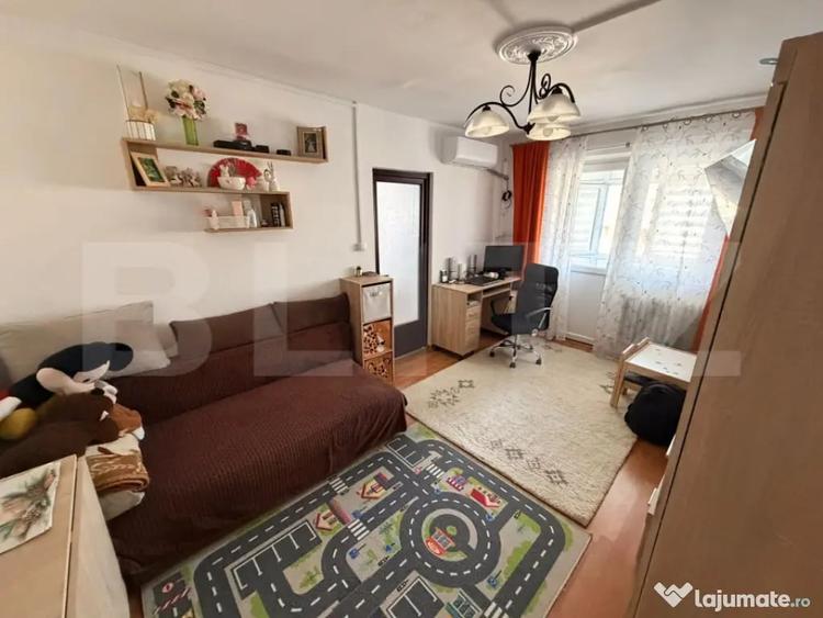 Apartament cu 2 camere semidecomandat în Craiovița Nouă