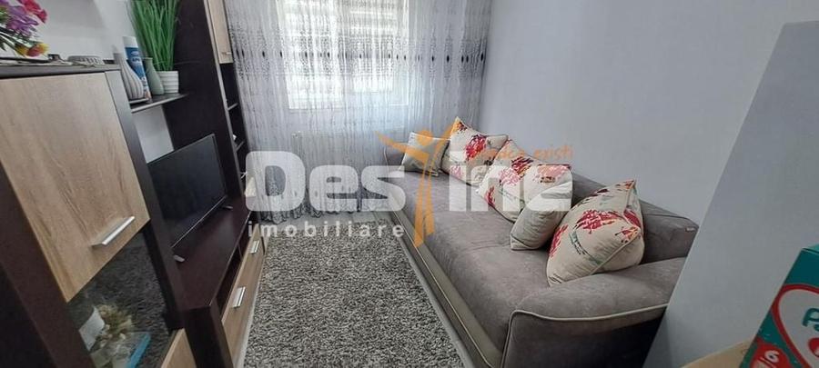 Apartament cu 3 camere semidecomandat, mobilat în Tătărași