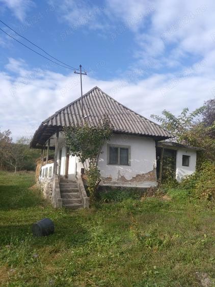Casă cu 3 camere cu Teren 1870 Mp în Stroești