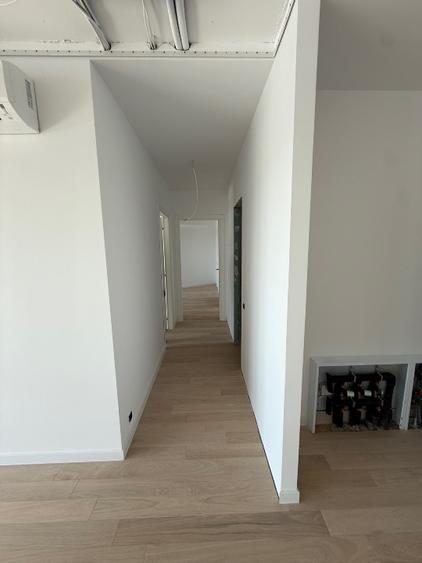 Apartament cu 3 camere semidecomandat în Colentina