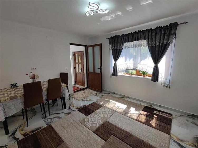 Casă individuală cu 2 camere cu Canalizare în Zizin