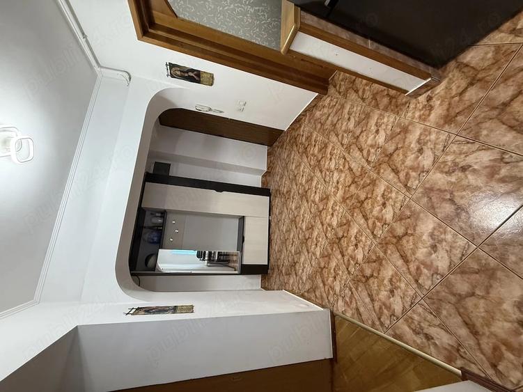 Apartament cu 3 camere decomandat în Lacul Tei