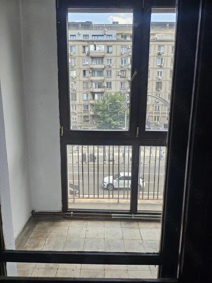 Apartament cu 4 camere semidecomandat în Magheru