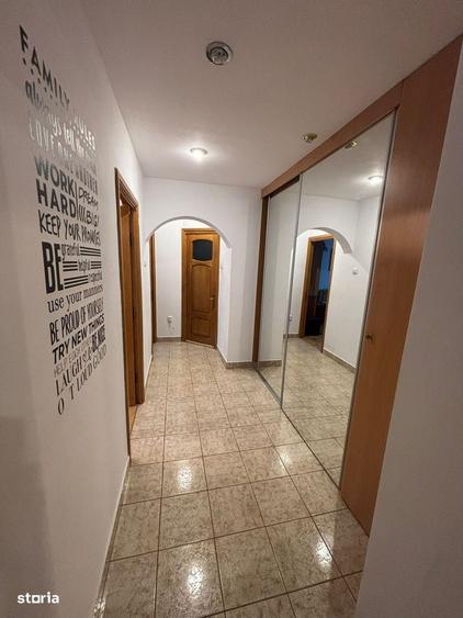 Apartament cu 3 camere decomandat în Drumul Taberei