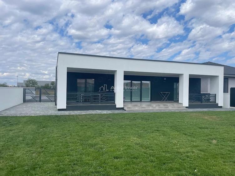 Casă cu 4 camere cu Teren 614 Mp în Vladimirescu