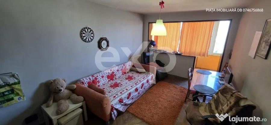 Apartament cu 2 camere decomandat în Micro 9