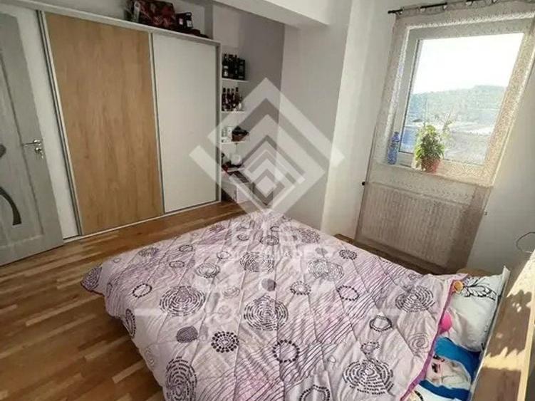 Apartament cu 3 camere decomandat în Sud