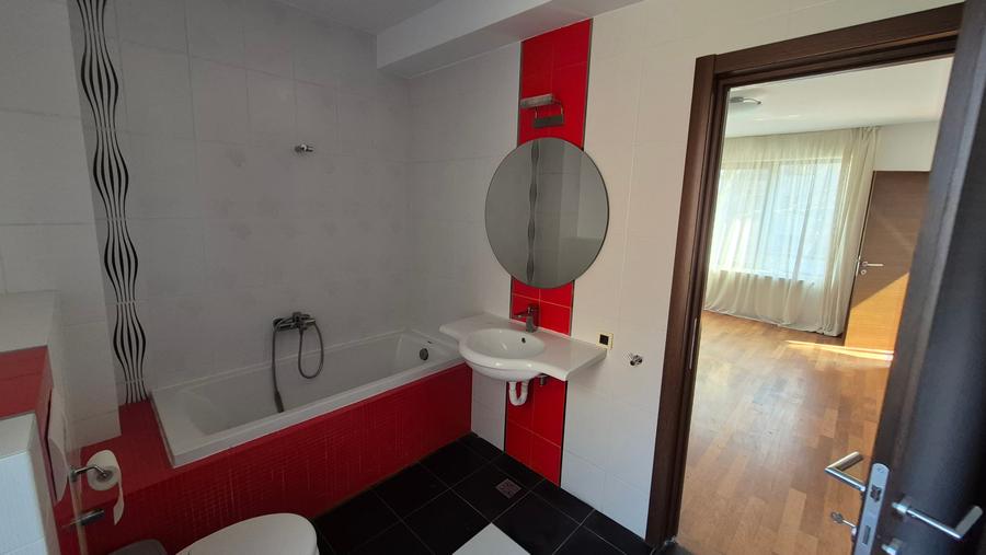 Casă individuală cu 5 camere cu Canalizare în Central