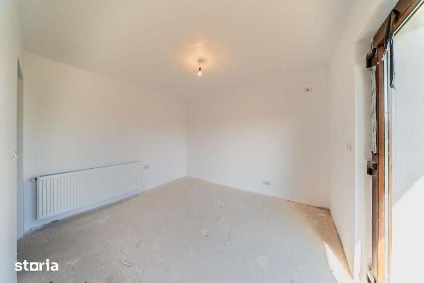 Casă cu 4 camere cu Teren 220 Mp în Intim