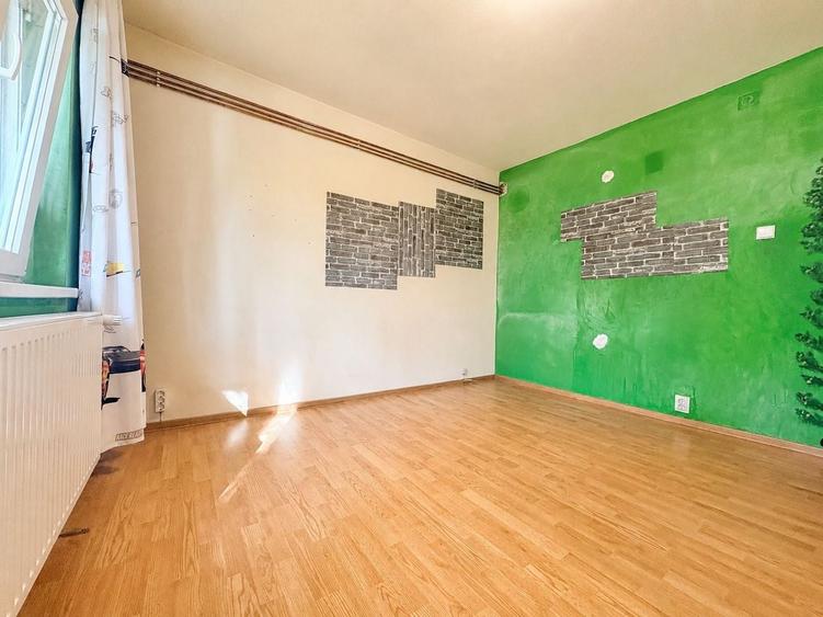 Apartament cu 3 camere decomandat, mobilat în Aradului