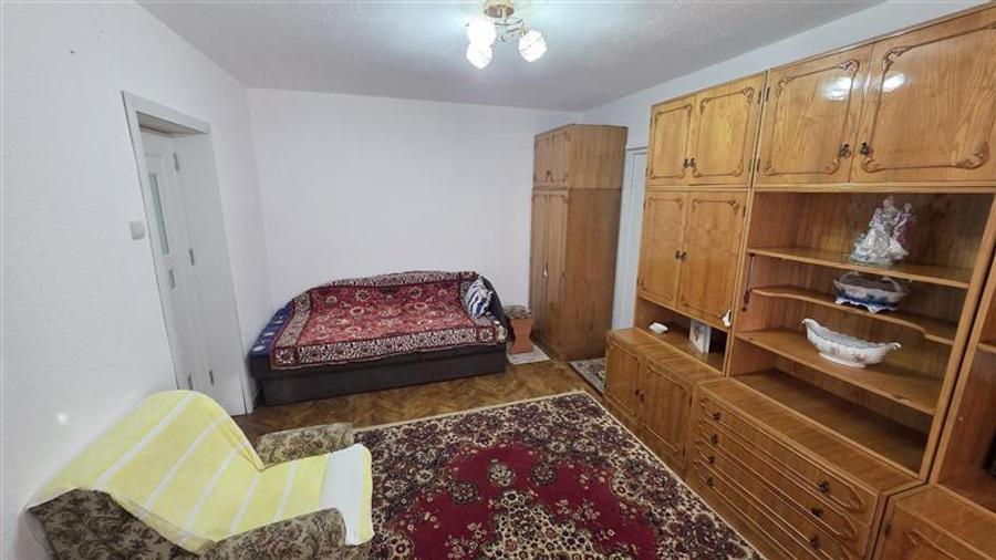 Apartament cu 2 camere semidecomandat, mobilat în Central