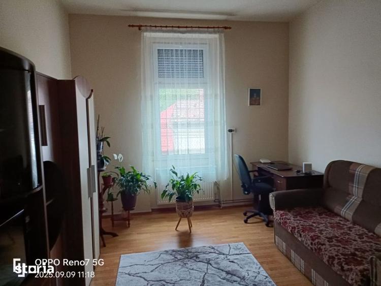 Casă cu 3 camere cu Canalizare în Central
