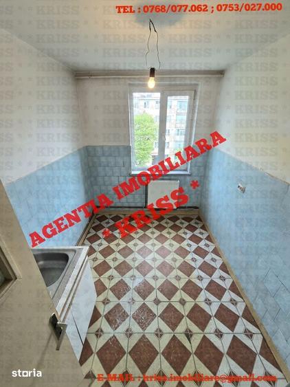 SUPER OFERTA ! CRAIOVEI 3 Camere Etaj 3 / 4 Langa ?coala Nr. 11 Liber - 10