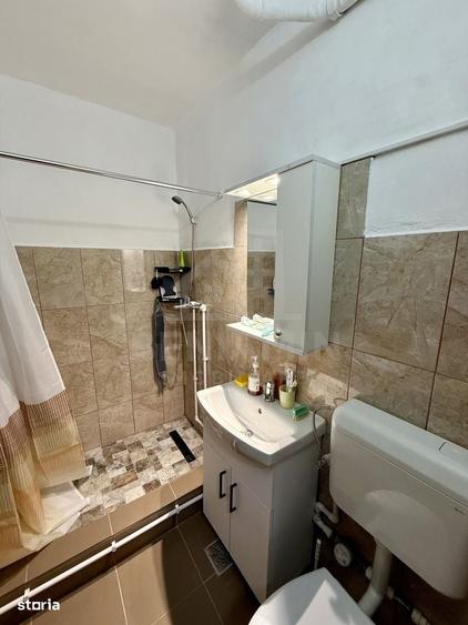 Apartament cu 4 camere decomandat în Craiovița Nouă — fotografia 3