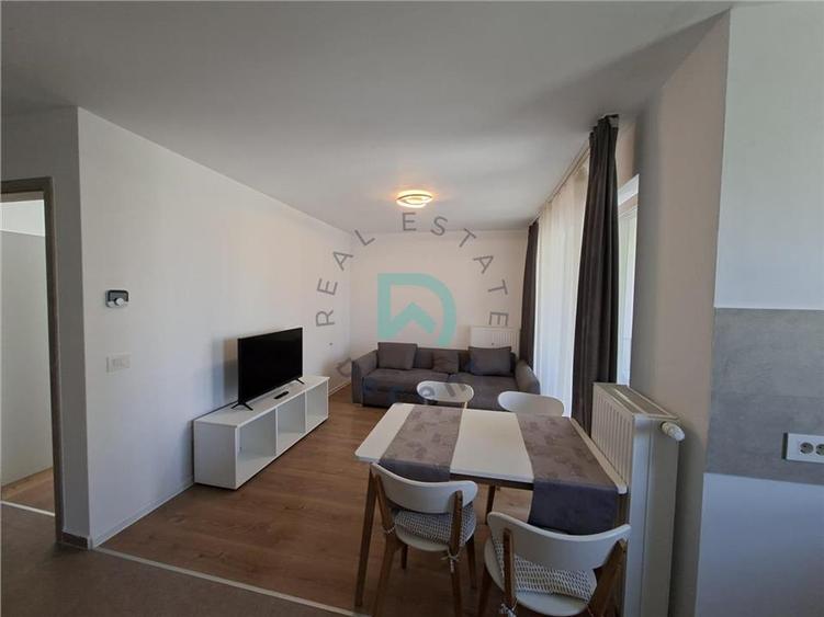 Apartament cu 2 camere decomandat în Tractorul