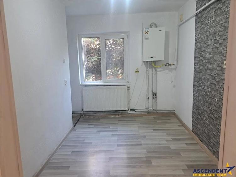 Apartament cu 2 camere decomandat în Lenin