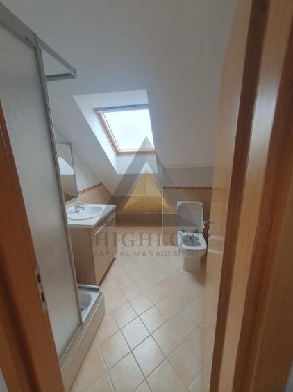 Duplex cu 6 camere cu Piscina în Iancu Nicolae
