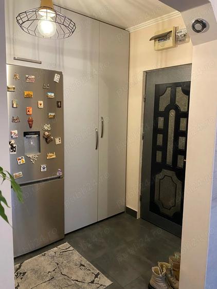 Apartament cu 3 camere decomandat, mobilat în Mircea cel Bătrân