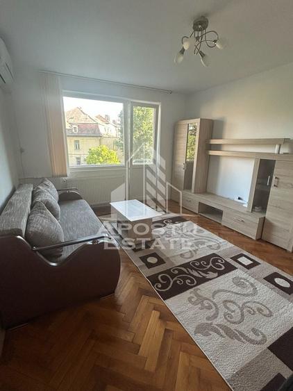 Apartament cu 2 camere semidecomandat, mobilat în Medicină