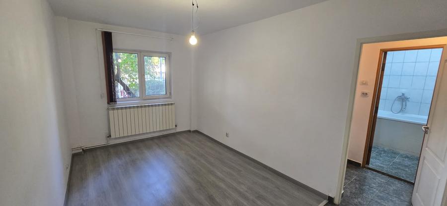 Apartament cu 4 camere semidecomandat în Brâncoveanu