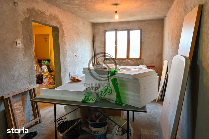Casă cu 7 camere cu Teren 432 Mp în Vest