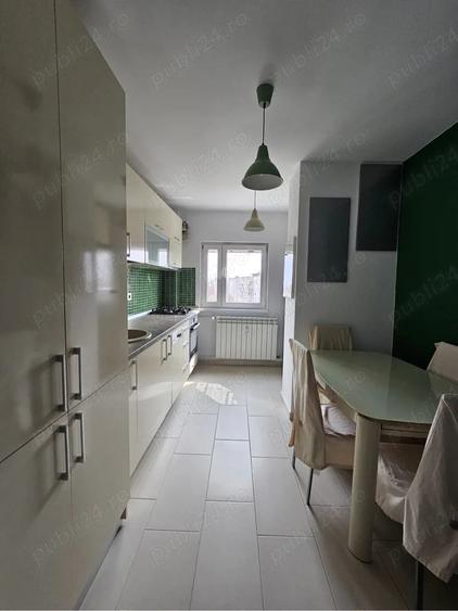 Apartament cu 3 camere semidecomandat în Drumul Taberei