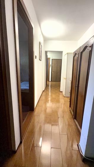 Apartament cu 3 camere decomandat, mobilat în Aradului
