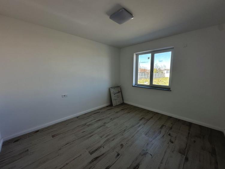 Casă individuală cu 4 camere cu Teren 370 Mp în Sântandrei
