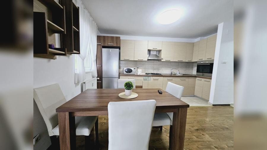 Apartament cu 3 camere semidecomandat, mobilat în Nufărul