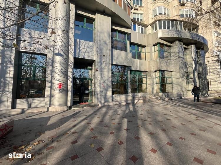 Spațiu comercial, de 485 mp, în Centrul Civic