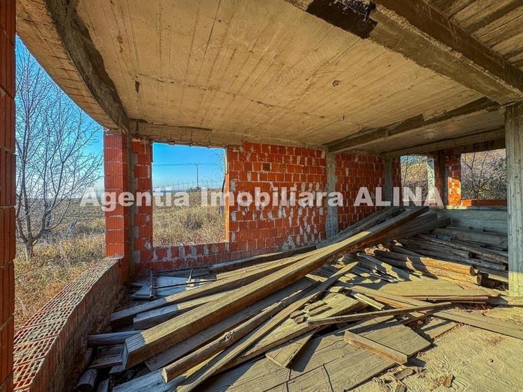 Casă cu 5 camere în Sântuhalm