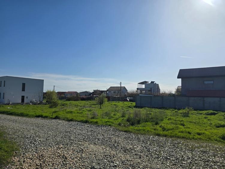 Teren Construcții intravilan de 450 mp, în Lazu