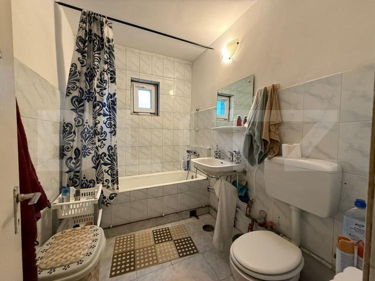 Apartament cu 3 camere decomandat, mobilat în Nicolina