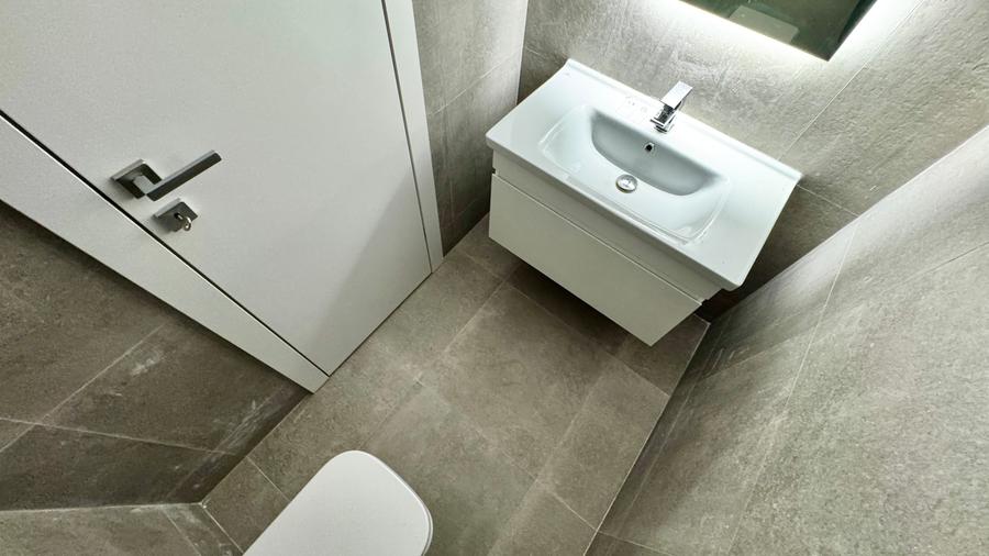 Apartament cu 3 camere semidecomandat în P-ta Presei Libere
