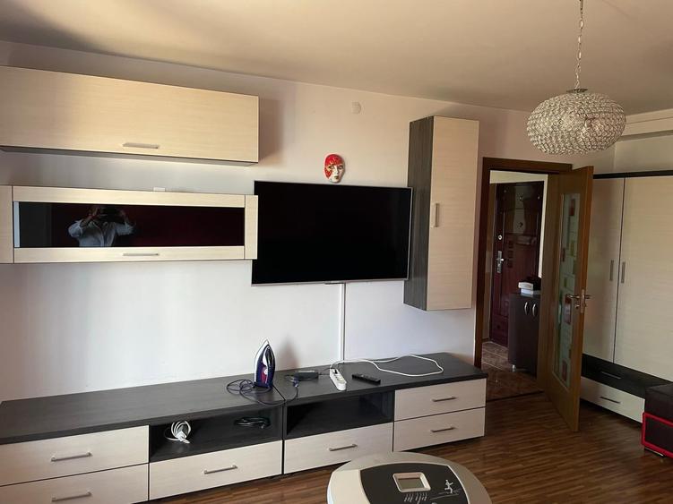 Apartament cu 2 camere decomandat, mobilat în Vitan Mall