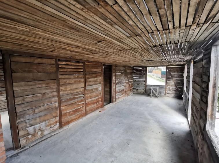 Casă cu 3 camere cu Teren 2200 Mp în Secăria