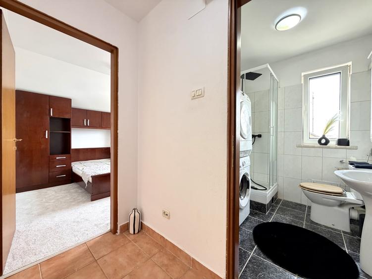 Apartament cu 3 camere decomandat, mobilat în Dumbrăvița