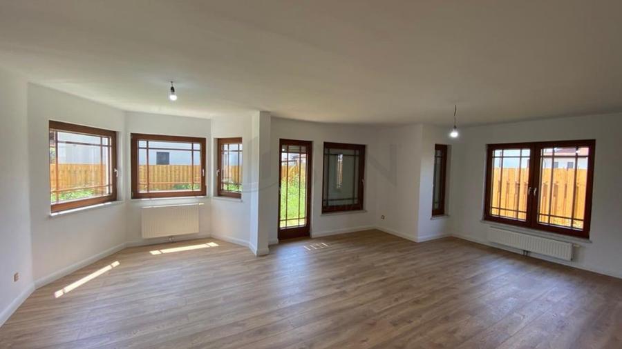 Casă individuală cu 5 camere cu Canalizare în Corbeanca