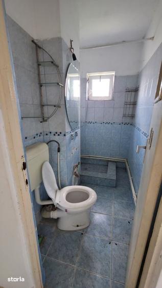Apartament cu 4 camere semidecomandat în Corabia