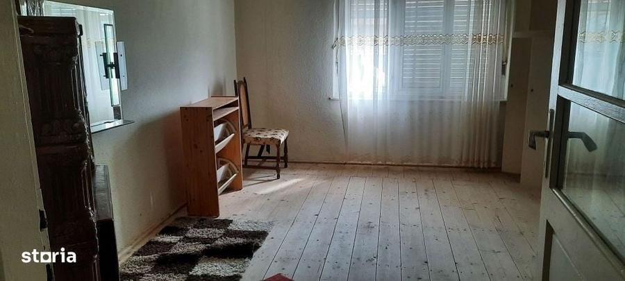 Casă cu 4 camere cu Teren 720 Mp în Poiana Sibiului