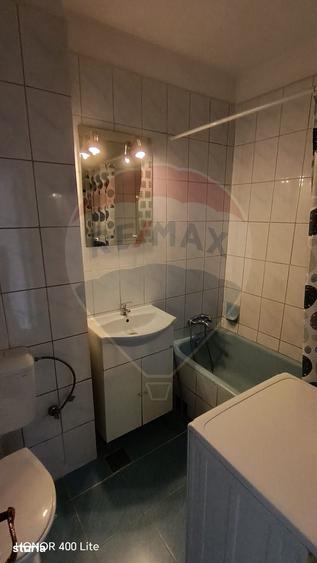 Apartament cu 3 camere semidecomandat în Gara de Nord