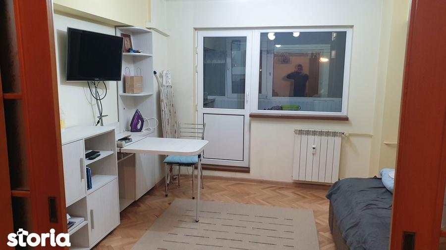 Apartament cu 3 camere decomandat, mobilat în Rahova
