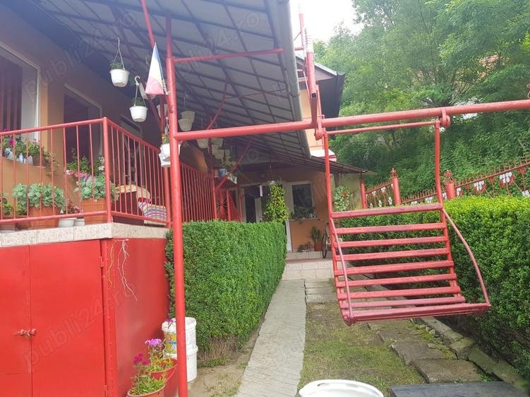 Casă cu 5 camere cu Teren 643 Mp în Poieni